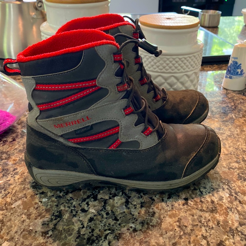 Boys Merrell boots size 5